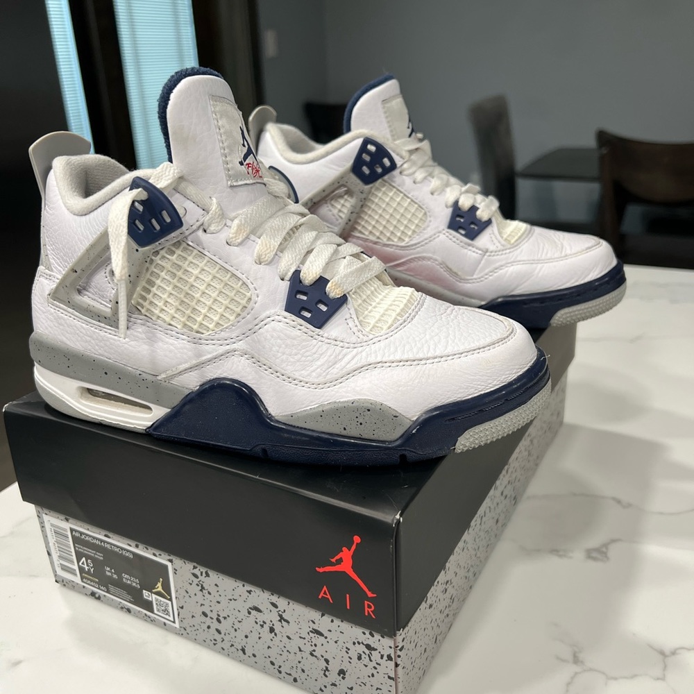 Air Jordan 4 Retro